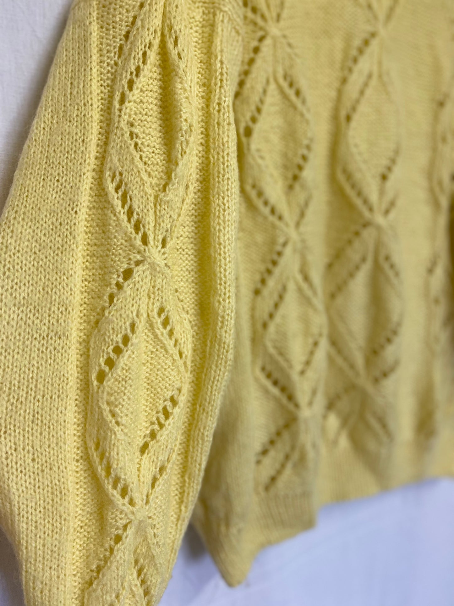 Pull en laine jaune vintage